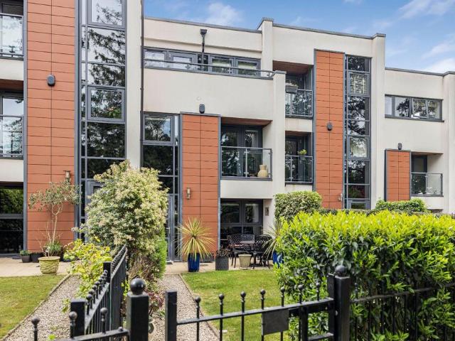 4 bedroom terraced house for sale
