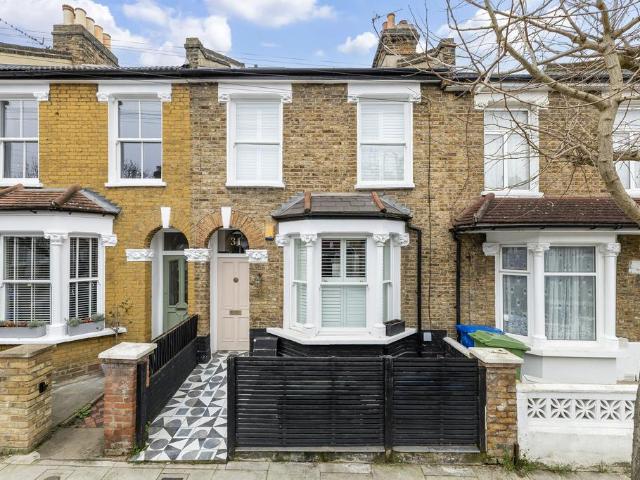 4 bedroom terraced house for sale