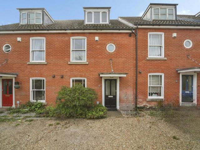 4 bedroom terraced house for sale