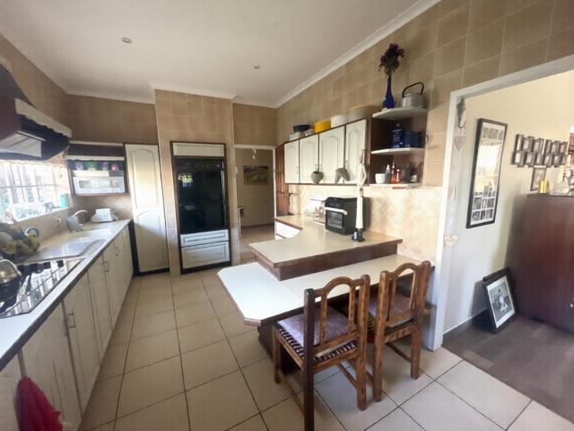 4 Bedroom House For Sale in Constantia Kloof