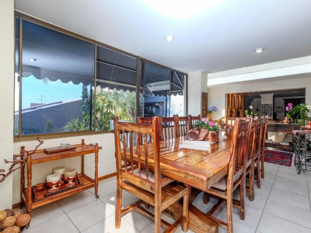 4 Bedroom House For Sale in Constantia Kloof