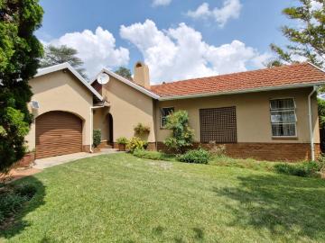 4 Bedroom House For Sale in Constantia Park