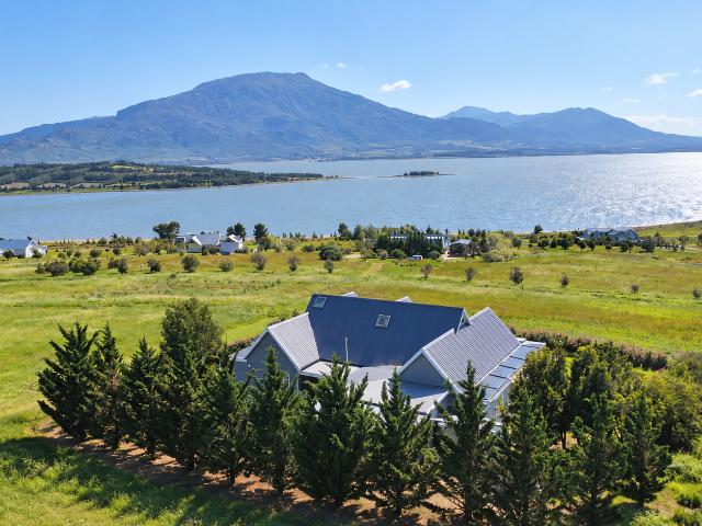 4 Bedroom House For Sale in Caledon