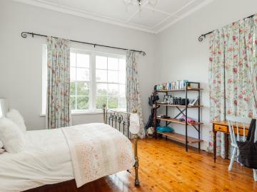4 Bedroom House For Sale in Caledon