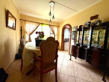 4 Bedroom House For Sale in Cambridge