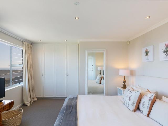 4 Bedroom House For Sale in Camps Bay