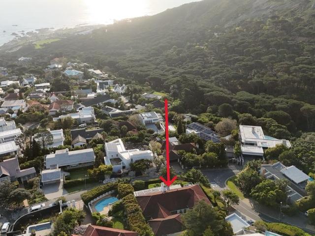 4 Bedroom House For Sale in Camps Bay