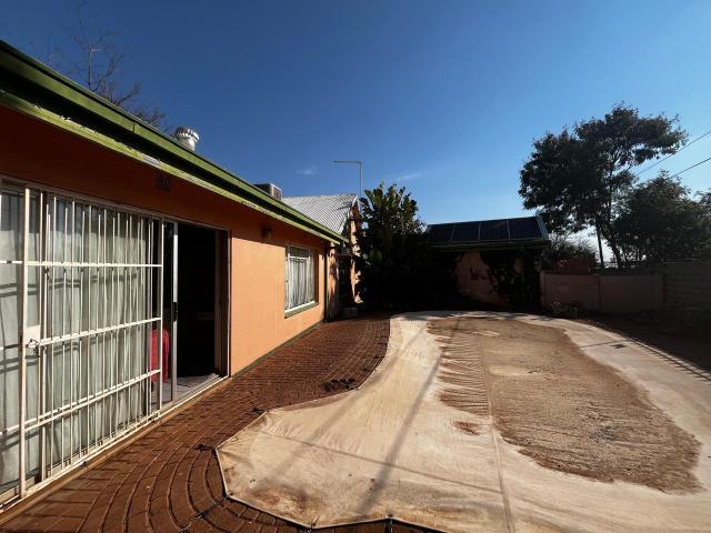 4 Bedroom House For Sale in Carters Glen