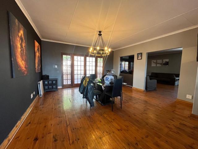 4 Bedroom House For Sale in Cashan