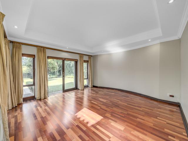 4 Bedroom House For Sale in Cedar Lakes