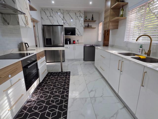 4 Bedroom House For Sale in Chase Valley Heights