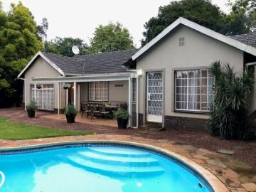 4 Bedroom House For Sale in Chase Valley Heights