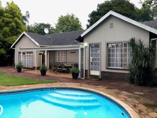4 Bedroom House For Sale in Chase Valley Heights