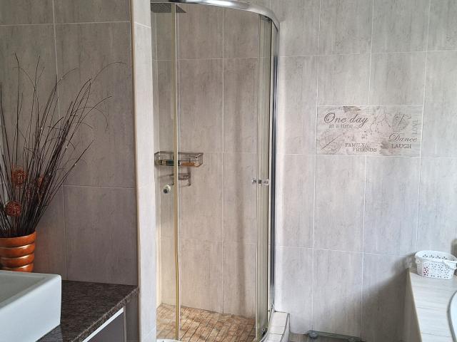 4 Bedroom House For Sale in Chroompark