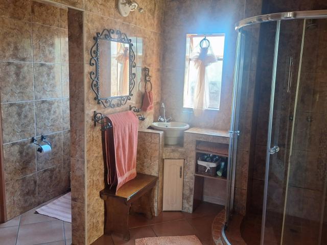 4 Bedroom House For Sale in Chroompark