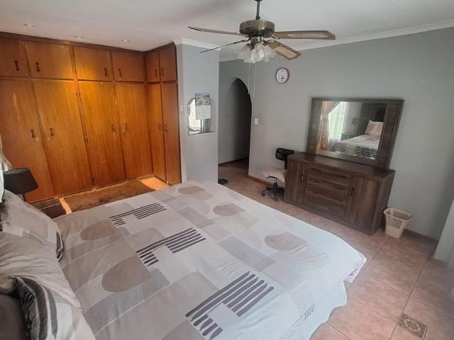 4 Bedroom House For Sale in Chroompark