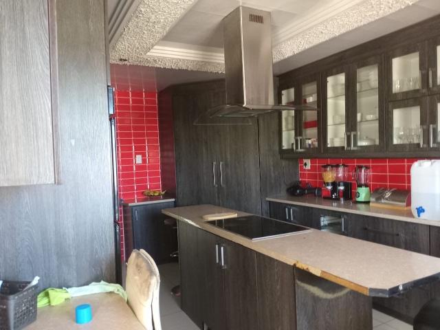 4 Bedroom House For Sale in Club View