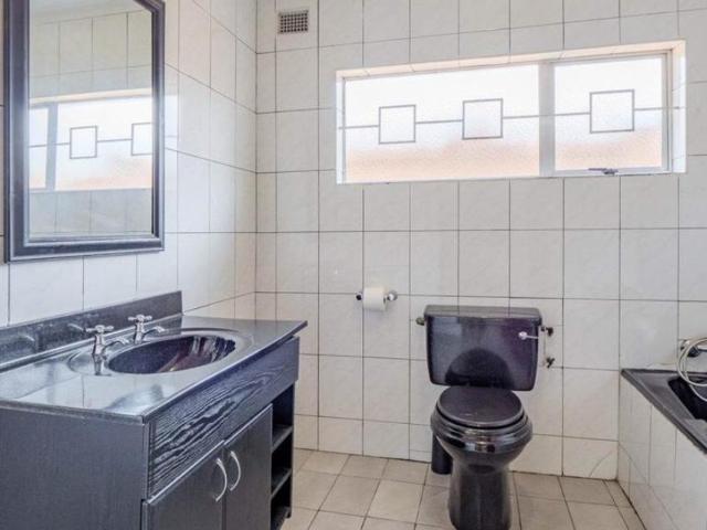4 Bedroom House For Sale in Clare Estate