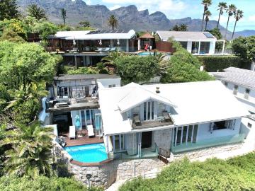 4 Bedroom House For Sale in Clifton