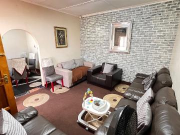 4 Bedroom House For Sale in Crosby