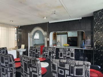 4 Bedroom House For Sale in Crown Gardens