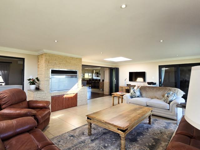 4 Bedroom House For Sale in Cypraea Sands Estate