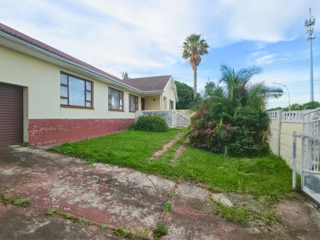 4 Bedroom House For Sale in Amalinda
