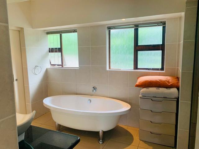 4 Bedroom House For Sale in Amanzimtoti