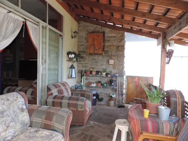 4 Bedroom House For Sale in Amanzimtoti