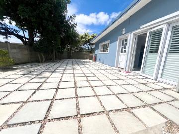 4 Bedroom House For Sale in Amanzimtoti