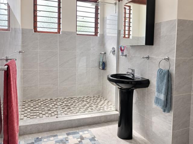 4 Bedroom House For Sale in Amanzimtoti