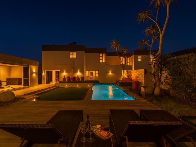 4 Bedroom House For Sale in Amanzimtoti