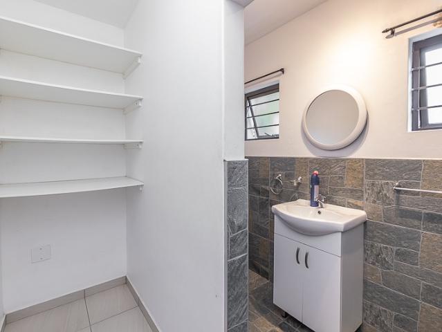 4 Bedroom House For Sale in Amanzimtoti