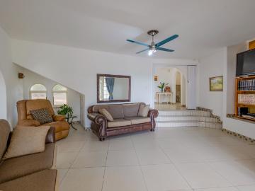 4 Bedroom House For Sale in Amanzimtoti