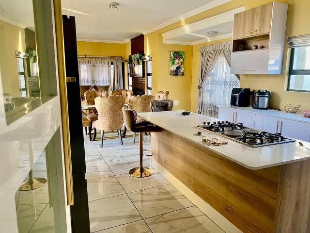 4 Bedroom House For Sale in Aerorand