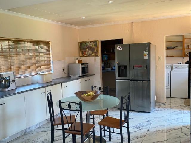 4 Bedroom House For Sale in Aerorand