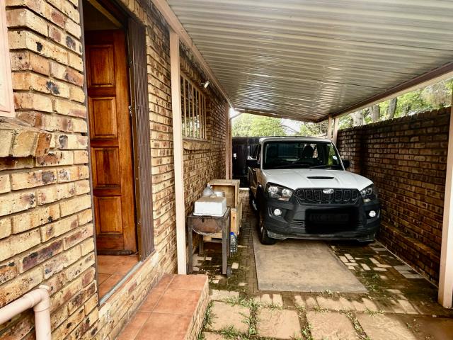 4 Bedroom House For Sale in Aerorand