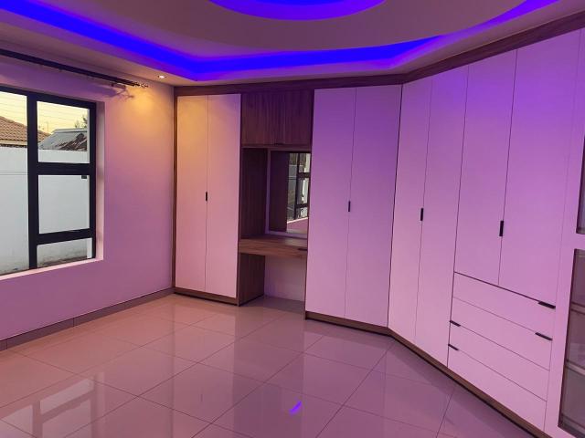 4 Bedroom House For Sale in Aerorand