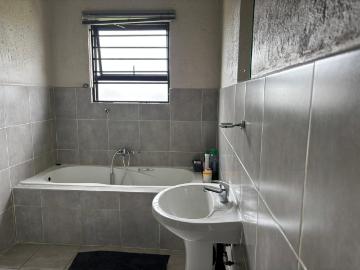 4 Bedroom House For Sale in Aerorand