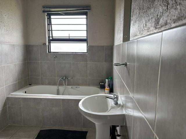4 Bedroom House For Sale in Aerorand