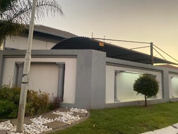 4 Bedroom House For Sale in Aerorand