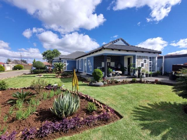 4 Bedroom House For Sale in Alveda