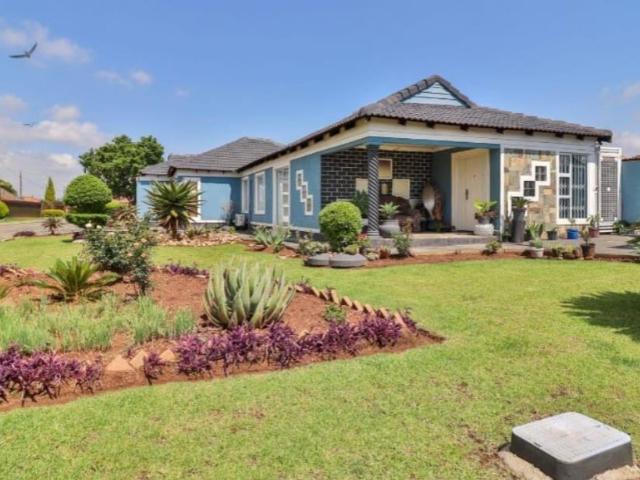 4 Bedroom House For Sale in Alveda