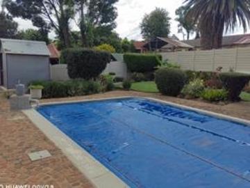 4 Bedroom House For Sale in Alan Manor