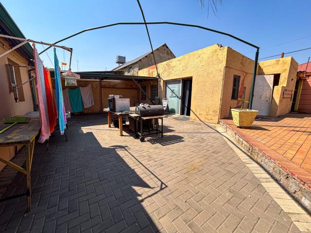 4 Bedroom House For Sale in Alberton North