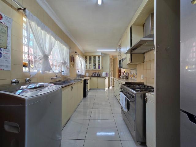4 Bedroom House For Sale in Albertsdal
