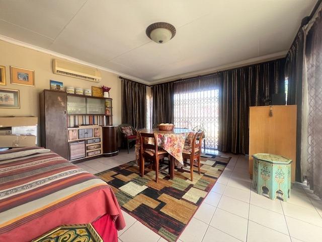 4 Bedroom House For Sale in Alberante