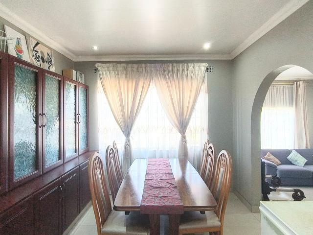4 Bedroom House For Sale in Allandale