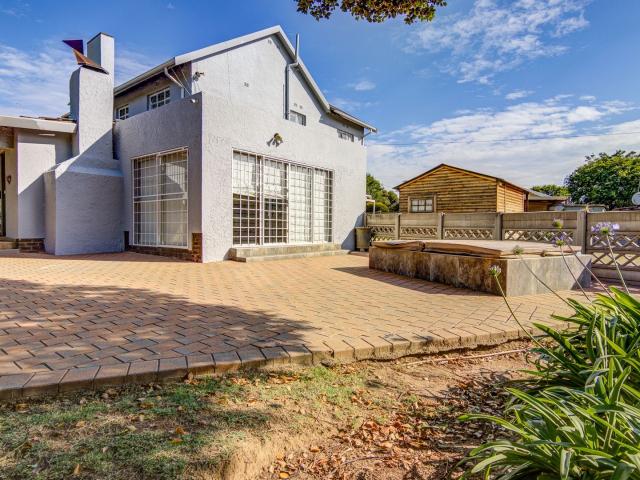 4 Bedroom House For Sale in Allen Grove
