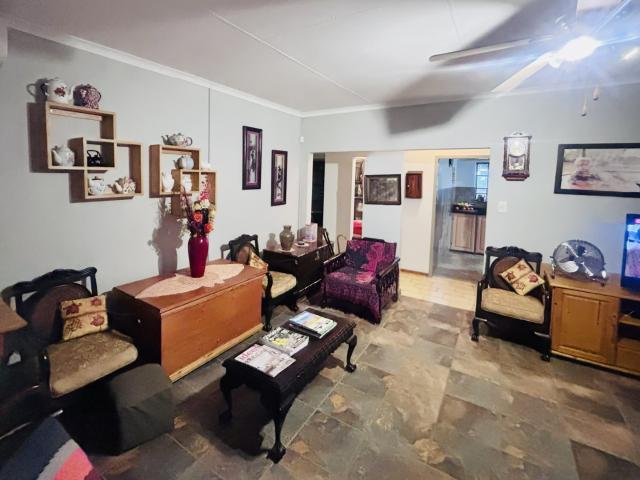 4 Bedroom House For Sale in Aquapark
